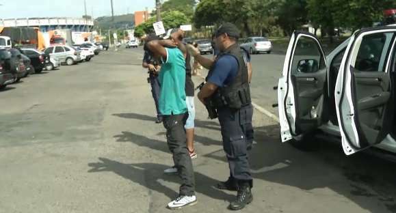 Guarda municipal em Porto Alegre coíbe atividade de flanelinhas