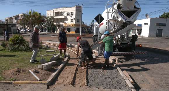 Começa concretagem da rotatória das cinco esquinas