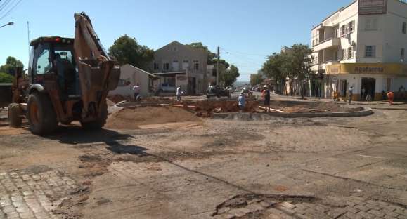 Obras da rotatória das Cinco Esquinas avançam