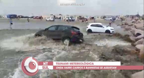 Tsunami: carros foram arrastados na praia do Cassino