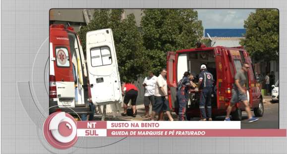 Acidente com queda de marquise na Bento Gonçalves