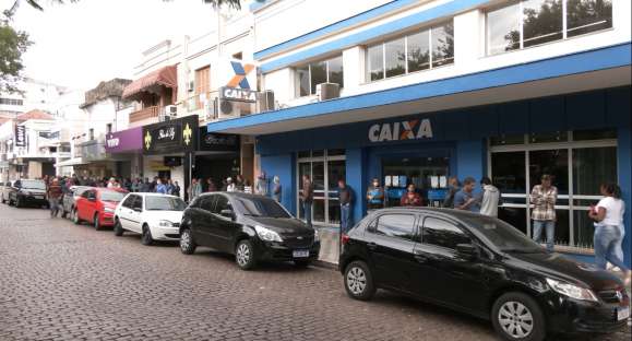 Caixa libera R$ 246 milhões de auxílio emergencial neste sábado