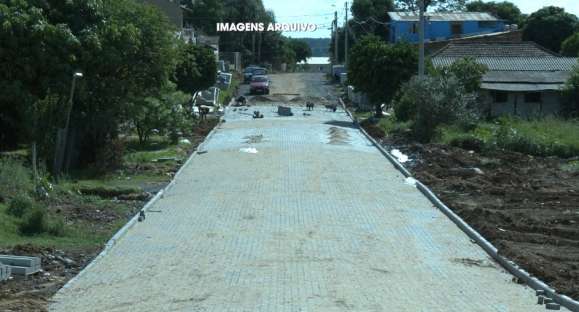 Pavimentação no bairro Noêmia entra na reta final