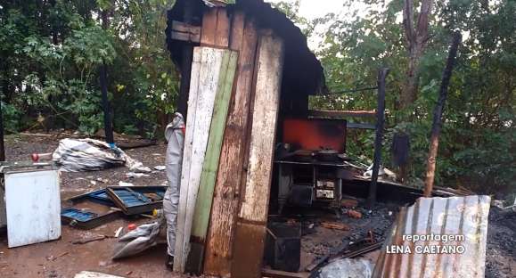 Incêndio consome pequena moradia na zona norte de Cachoeira