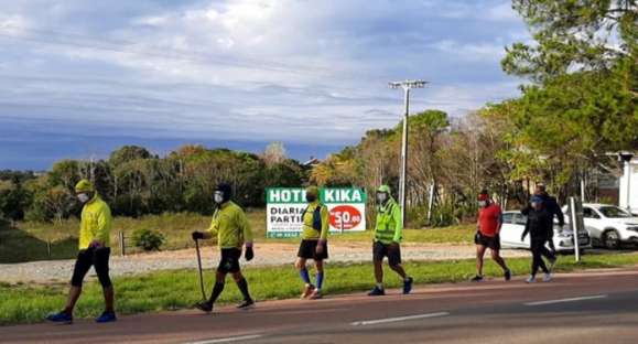 Atletas percorrem 340km para arrecadar cestas básicas