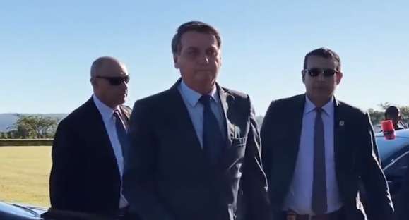 Bolsonaro veta parcialmente lei que proíbe despejo de inquilinos