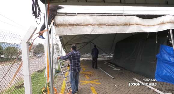 Centro de triagem é remontado após vendaval