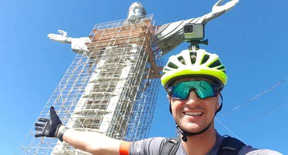 Gaúcho vai de bicicleta do Cristo de Encantado ao Cristo do RJ