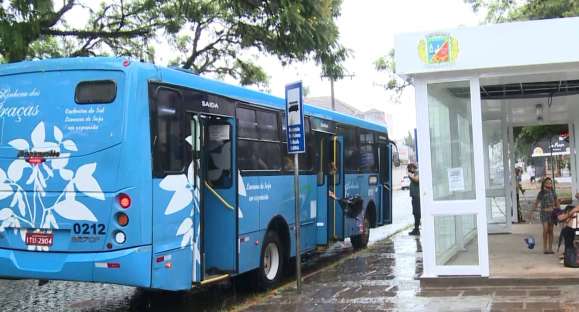 Transporte público de Cachoeira recebe avaliações ruins em conforto e iluminação