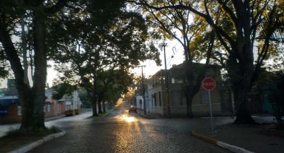 Tempo seco predomina, com sol e frio